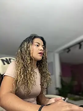 Snapshot of AngelPinkk_ chatting on 18, 6, 2026 AngelPinkk online show from 18, 6, 2026