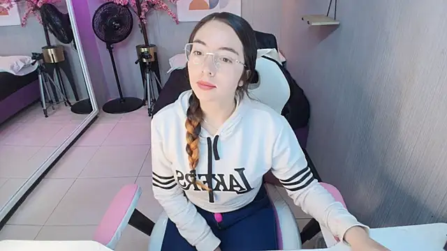 Veronica miiller online show from 3, 2, 2026