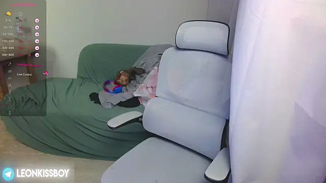 LeonBoykisser online show from 5, 4, 2026