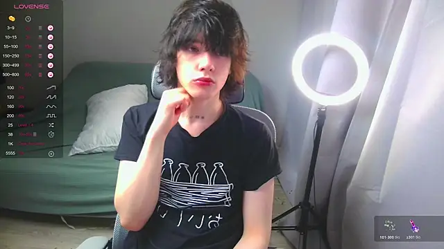 LeonBoykisser online show from 10, 3, 2026