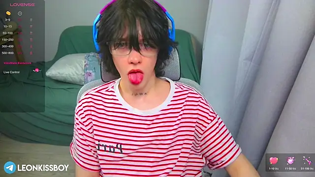 LeonBoykisser online show from 2, 4, 2026