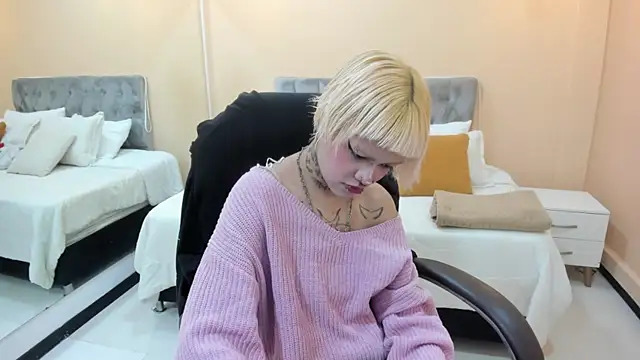 Bela Craxkerr online show from 5, 4, 2026