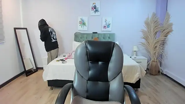 Bela Craxkerr online show from 5, 2, 2026