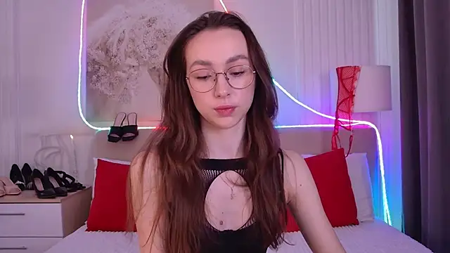 Snapshot of Emily_Simon chatting on 6, 6, 2026 Emily Simon online show from 6, 6, 2026