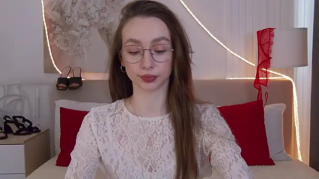 Snapshot of Emily_Simon chatting on 7, 5, 2026 Emily Simon online show from 7, 5, 2026