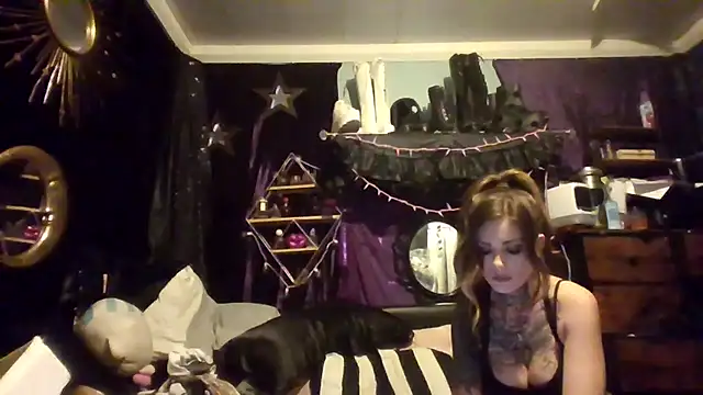 Snapshot of allymoon1369 chatting on 14, 5, 2026 allymoon1369 online show from 14, 5, 2026
