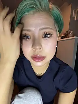 BADBITCHISAKI online show from 4, 4, 2026