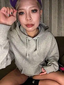 BADBITCHISAKI online show from 26, 2, 2026