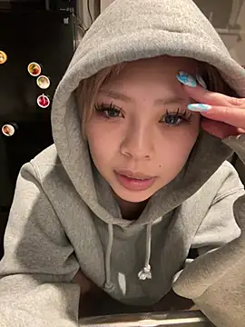 BADBITCHISAKI online show from 6, 3, 2026