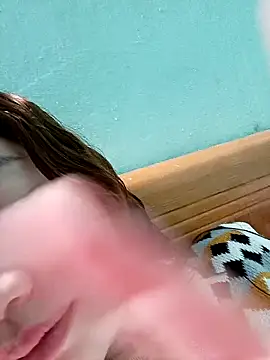 lylinhjim online show from 11, 2, 2026