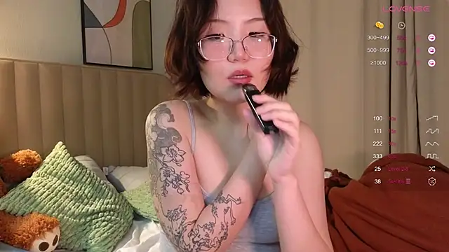 nullgirl online show from 25, 2, 2026