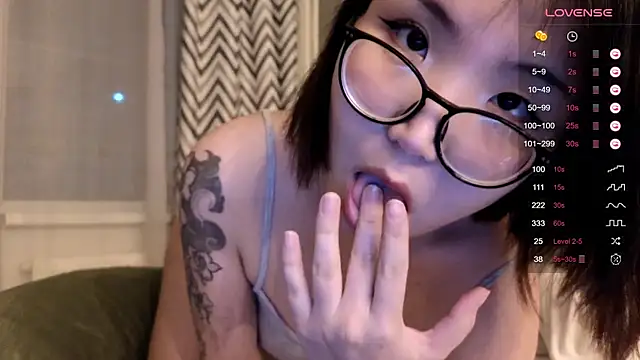 nullgirl online show from 11, 2, 2026