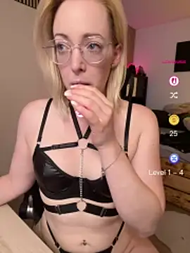 Snapshot of Lea-Kirsch chatting on 27, 4, 2026 Lea-Kirsch online show from 27, 4, 2026