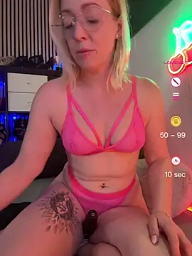 Snapshot of Lea-Kirsch chatting on 26, 4, 2026 Lea-Kirsch online show from 26, 4, 2026