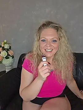 Snapshot of Anna-Lustig chatting on 7, 6, 2026 Anna-Lustig online show from 7, 6, 2026