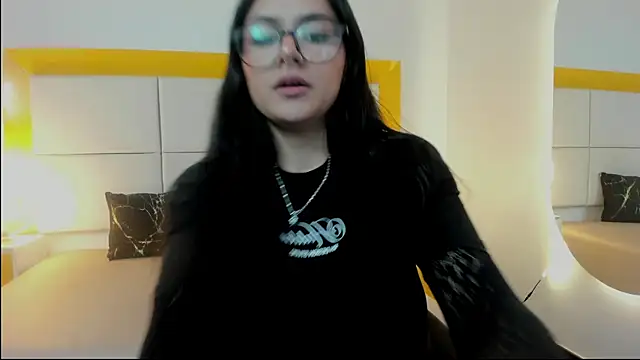 NiccolleHall online show from 20, 2, 2026