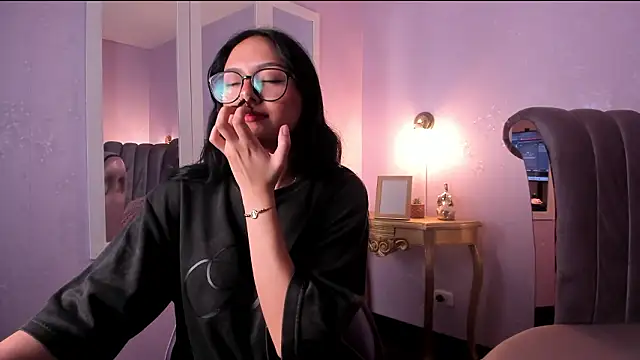 NiccolleHall online show from 24, 2, 2026