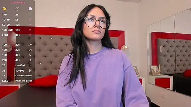 NiccolleHall online show from 10, 2, 2026