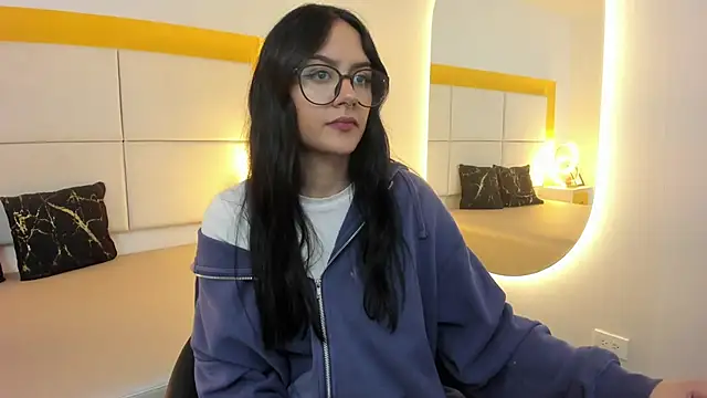 NiccolleHall online show from 27, 2, 2026