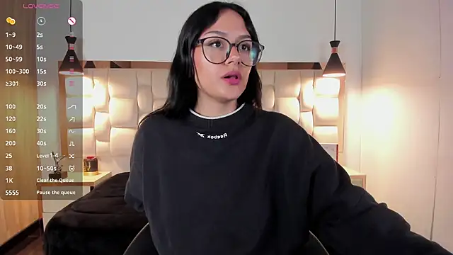 NiccolleHall online show from 17, 2, 2026