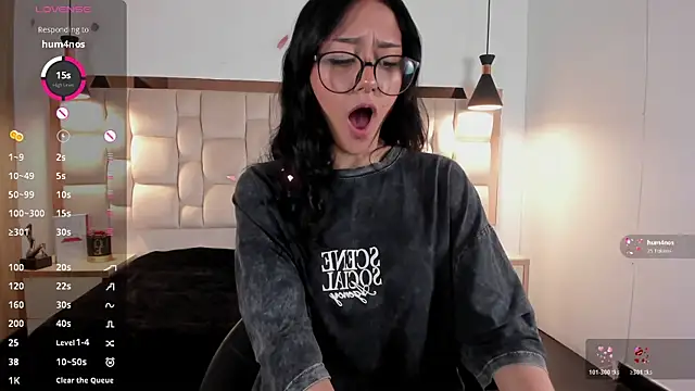 NiccolleHall online show from 14, 2, 2026