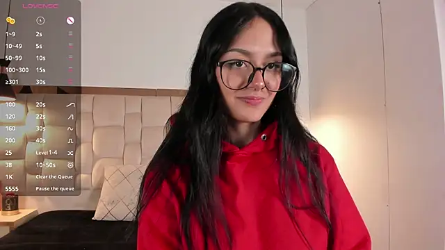 NiccolleHall online show from 11, 2, 2026