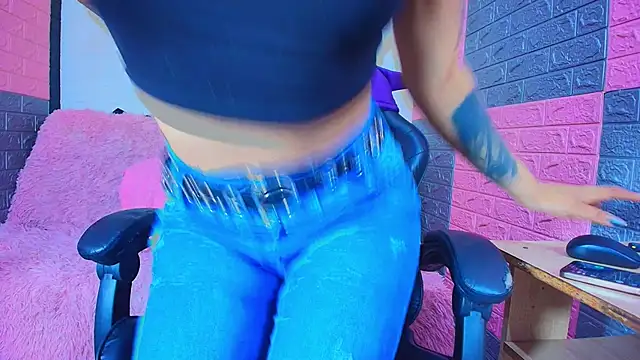 Snapshot of hotcakes_uwu chatting on 12, 5, 2026 hotcakes uwu online show from 12, 5, 2026