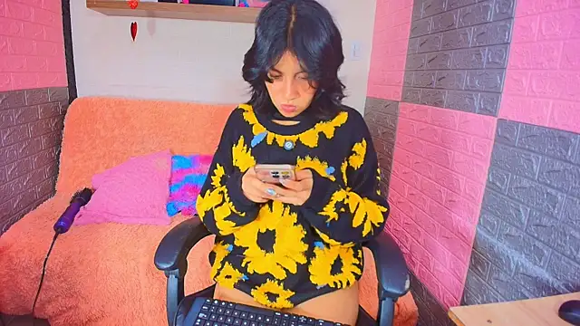 Snapshot of hotcakes_uwu chatting on 14, 5, 2026 hotcakes uwu online show from 14, 5, 2026