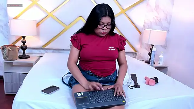 Kiri Black  online show from 15, 4, 2026