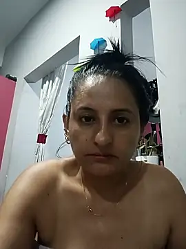 Luna seductora12 online show from 4, 3, 2026