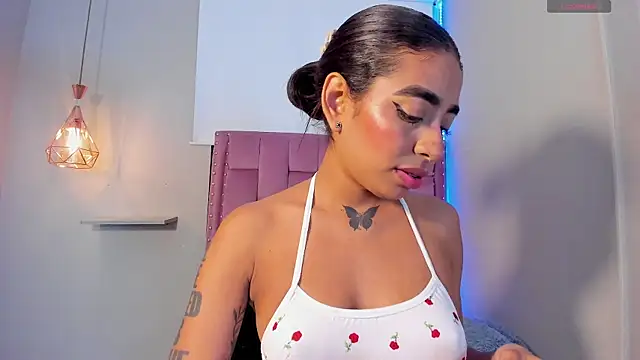 Snapshot of Scarlet_Vixen_ chatting on 20, 5, 2026 Scarlet Vixen online show from 20, 5, 2026