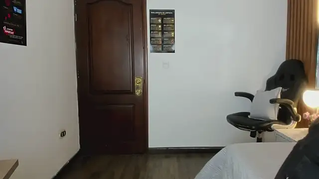 Ambarross  online show from 17, 4, 2026