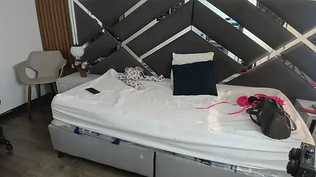 Ambarross  online show from 4, 4, 2026