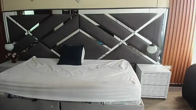 Ambarross  online show from 8, 4, 2026