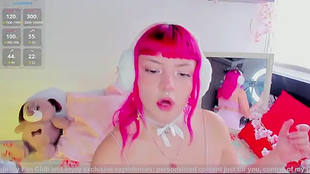 Snapshot of Tiny__Emmy_ chatting on 6, 6, 2026 Tiny Emmy online show from 6, 6, 2026