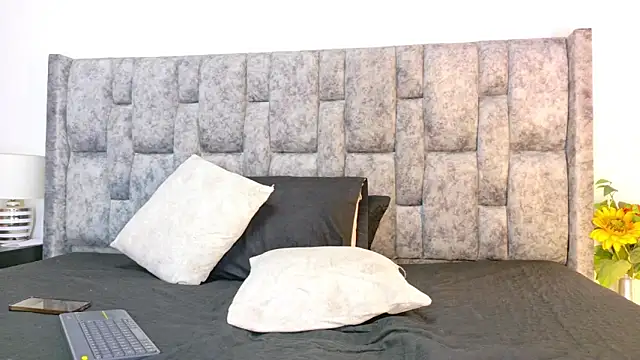 samirths boy  online show from 15, 4, 2026