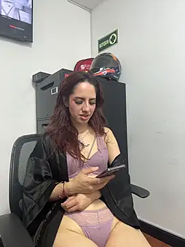 Snapshot of elodie_rouge chatting on 11, 6, 2026 elodie rouge online show from 11, 6, 2026