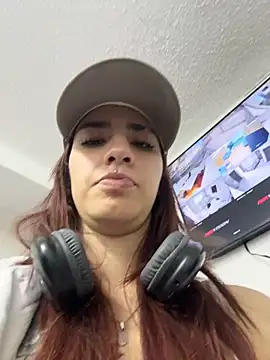 Snapshot of elodie_rouge chatting on 6, 7, 2026 elodie rouge online show from 6, 7, 2026