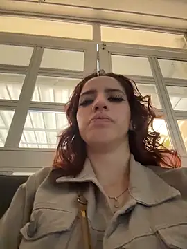 Snapshot of elodie_rouge chatting on 19, 6, 2026 elodie rouge online show from 19, 6, 2026
