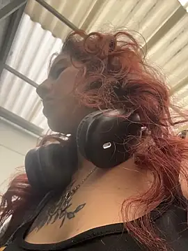 Snapshot of elodie_rouge chatting on 8, 7, 2026 elodie rouge online show from 8, 7, 2026