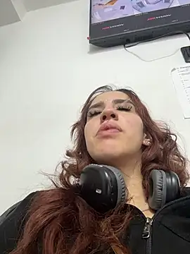 Snapshot of elodie_rouge chatting on 30, 6, 2026 elodie rouge online show from 30, 6, 2026