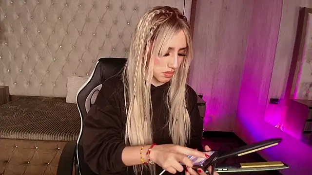 elodie rouge online show from 15, 4, 2026