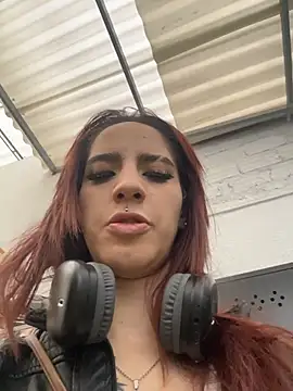 Snapshot of elodie_rouge chatting on 26, 6, 2026 elodie rouge online show from 26, 6, 2026