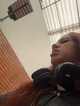 Snapshot of elodie_rouge chatting on 25, 6, 2026 elodie rouge online show from 25, 6, 2026