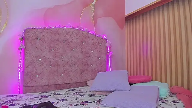 lovely  kiss   online show from 10, 3, 2026