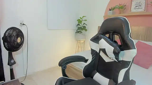 ivette swan online show from 5, 2, 2026