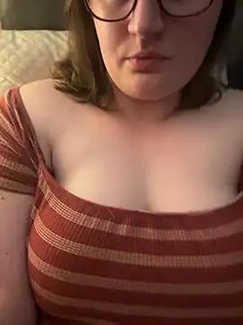 Snapshot of lucycomestrue chatting on 3, 7, 2026 lucycomestrue online show from 3, 7, 2026