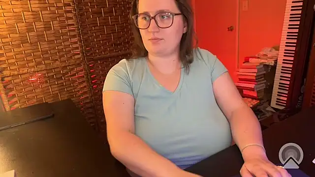 Snapshot of lucycomestrue chatting on 8, 6, 2026 lucycomestrue online show from 8, 6, 2026