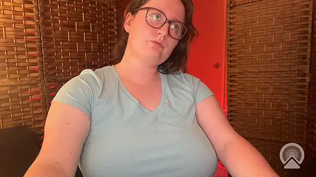 Snapshot of lucycomestrue chatting on 8, 6, 2026 lucycomestrue online show from 8, 6, 2026