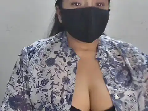 Snapshot of GaggingGirl_ chatting on 27, 5, 2026 GaggingGirl online show from 27, 5, 2026